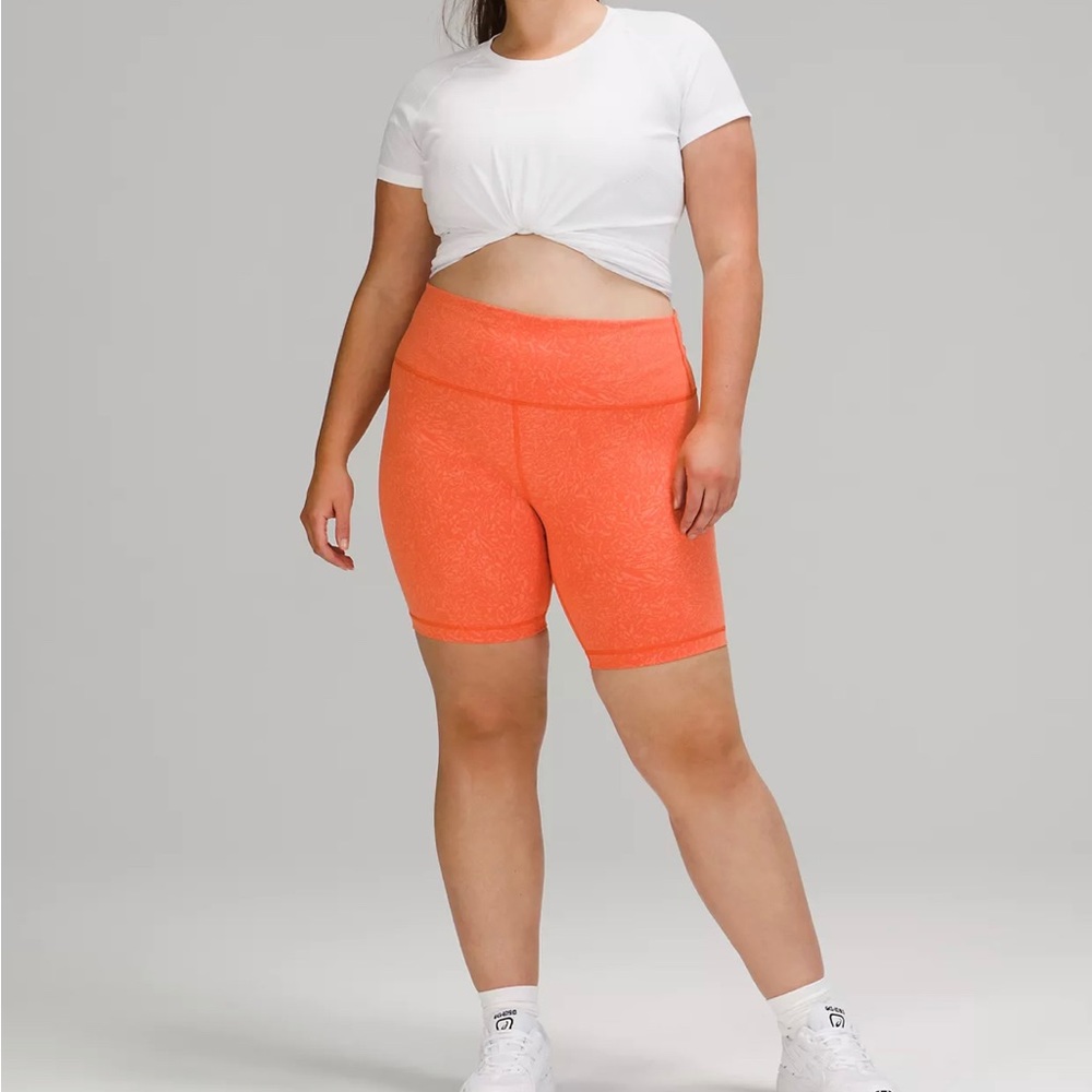 Lululemon Wunder Train High-Rise Short 8” in Crunch Warm Coral - size 8